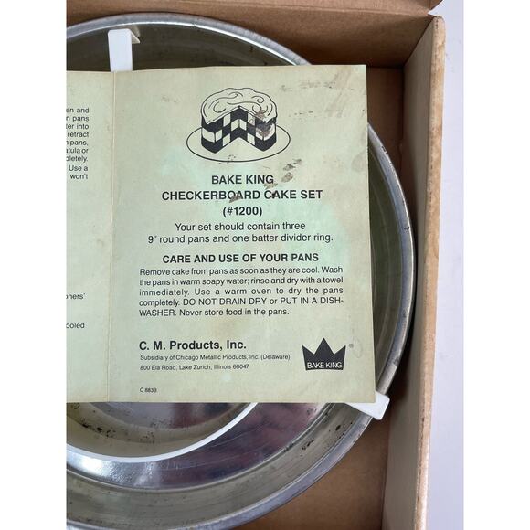 The Classic Checkerboard Cake Pan Set Chicago Metallic in Box with Guide - Picture 5 of 7